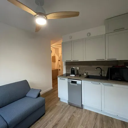 Апартаменты Avec Canape Lit 2 Places Dans Piece De Vie Et Lit Place Dans Coin Nuit Сен-Мандрие-сюр-Мер