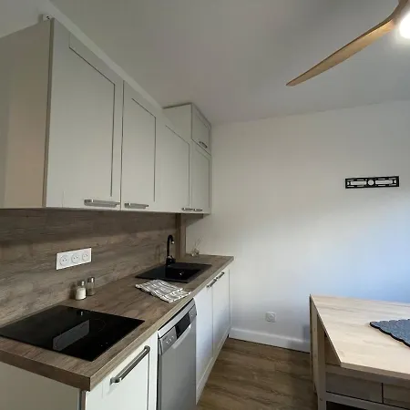Apartmán Avec Canape Lit 2 Places Dans Piece De Vie Et Lit Place Dans Coin Nuit *