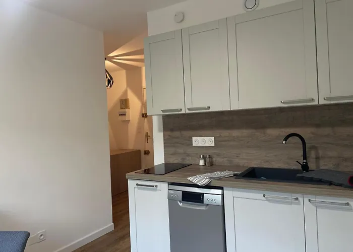 Avec Canape Lit 2 Places Dans Piece De Vie Et Lit Place Dans Coin Nuit Apartment Saint-Mandrier-sur-Mer