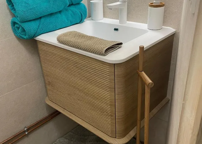 Avec Canape Lit 2 Places Dans Piece De Vie Et Lit Place Dans Coin Nuit Saint-Mandrier-sur-Mer