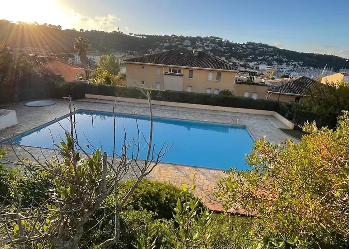 Avec Canape Lit 2 Places Dans Piece De Vie Et Lit Place Dans Coin Nuit Apartment