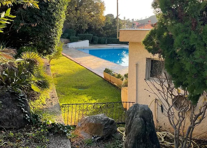 Avec Canape Lit 2 Places Dans Piece De Vie Et Lit Place Dans Coin Nuit