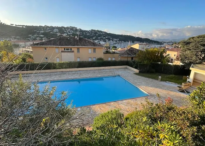 Avec Canape Lit 2 Places Dans Piece De Vie Et Lit Place Dans Coin Nuit Apartment *