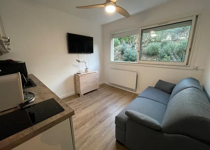 Avec Canape Lit 2 Places Dans Piece De Vie Et Lit Place Dans Coin Nuit Saint-Mandrier-sur-Mer